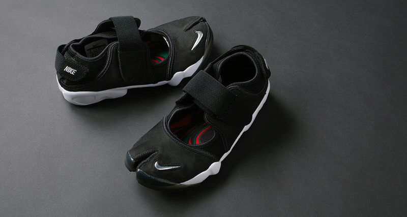 nike air rift all black