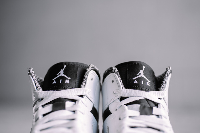 Air Jordan 1 Mid "Pure Platinum"