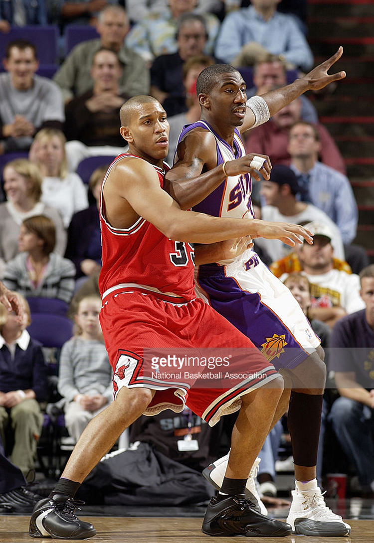 PHOENIX - NOVEMBER 18: Amare Stoudemire #32 of the Phoenix Suns posts up against Lonny Baxter #35 of the Chicago Bulls at America West Arena on November 18, 2003 in Phoenix, Arizona. The Suns won 95-82. NOTE TO USER: User expressly acknowledges and agrees that, by downloading and/or using this Photograph, User is consenting to the terms and conditions of the Getty Images License Agreement. (Photo by Barry Gossage/NBAE via Getty Images) *** Local Caption *** Amare Stoudemire;Lonny Baxter