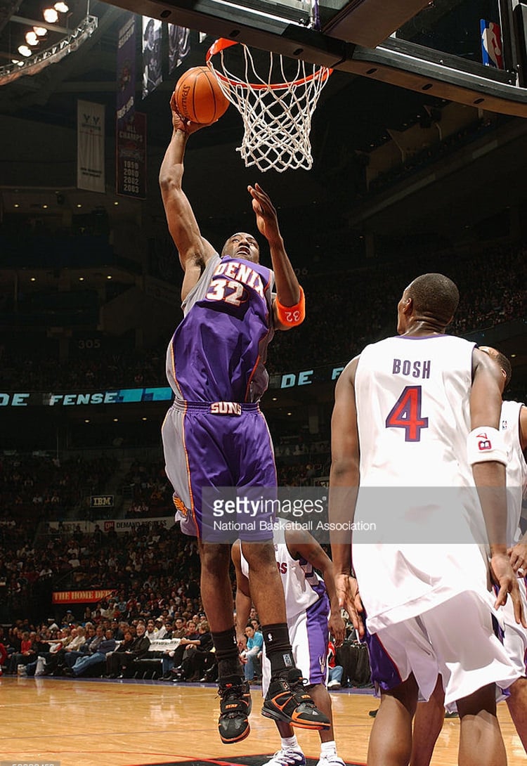 TORONTO - JANUARY 30: Amare Stoudemire #32 of the Phoenix Suns shoots against the Toronto Raptors on January 30, 2005 at the Air Canada Centre in Toronto, Canada. The Suns won 123-105. NOTE TO USER: User expressly acknowledges and agrees that, by downloading and/or using this Photograph, user is consenting to the terms and conditions of the Getty Images License Agreement. Mandatory Copyright Notice: Copyright 2005 NBAE (Photo by Ron Turenne/NBAE via Getty Images) *** Local Caption *** Amare Stoudemire