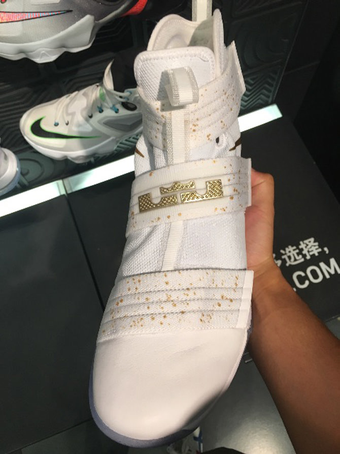 Nike LeBron Solider 10 White/Gold