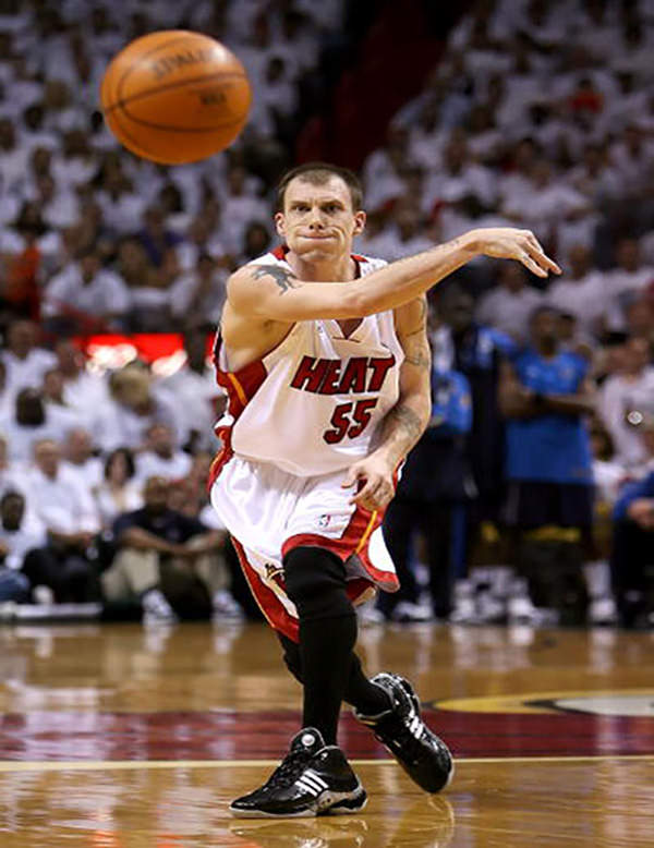 MIAMI - JUNE 15: Jason Williams #55 of the Miami Heat passes the ball in the first quarter against the Dallas Mavericks in game four of the 2006 NBA Finals on June 15, 2006 at American Airlines Arena in Miami, Florida. NOTE TO USER: User expressly acknowledges and agrees that, by downloading and or using this photograph, User is consenting to the terms and conditions of the Getty Images License Agreement. (Photo by Ronald Martinez/Getty Images)