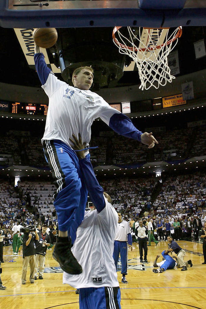 32-jwill-magic-pregame-dunk