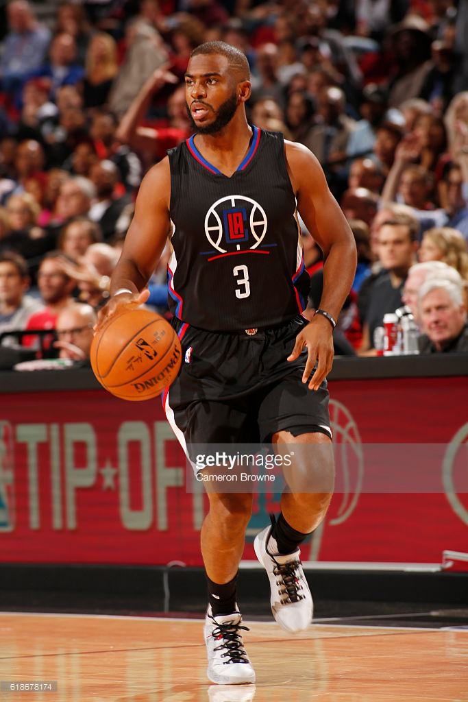PORTLAND, OR - OCTOBER 27: Chris Paul #3 of the LA Clippers brings the ball up court against the Portland Trail Blazers on October 27, 2016 at the Moda Center in Portland, Oregon. NOTE TO USER: User expressly acknowledges and agrees that, by downloading and or using this Photograph, user is consenting to the terms and conditions of the Getty Images License Agreement. Mandatory Copyright Notice: Copyright 2016 NBAE (Photo by Cameron Browne/NBAE via Getty Images)