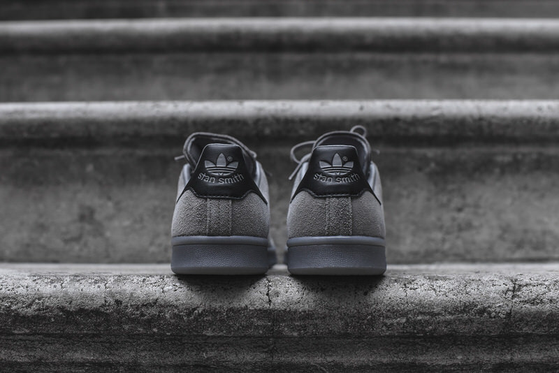 Stan smith charcoal suede top
