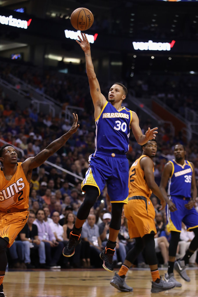 Stephen Curry throws up a floater in the Under Armour Curry 3 "Lights Out"