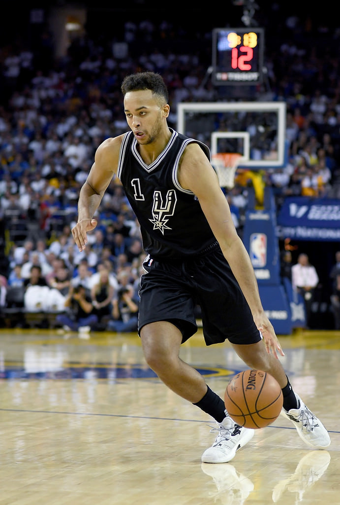 Kyle Anderson drives in the adidas Crazylight Boost 2016