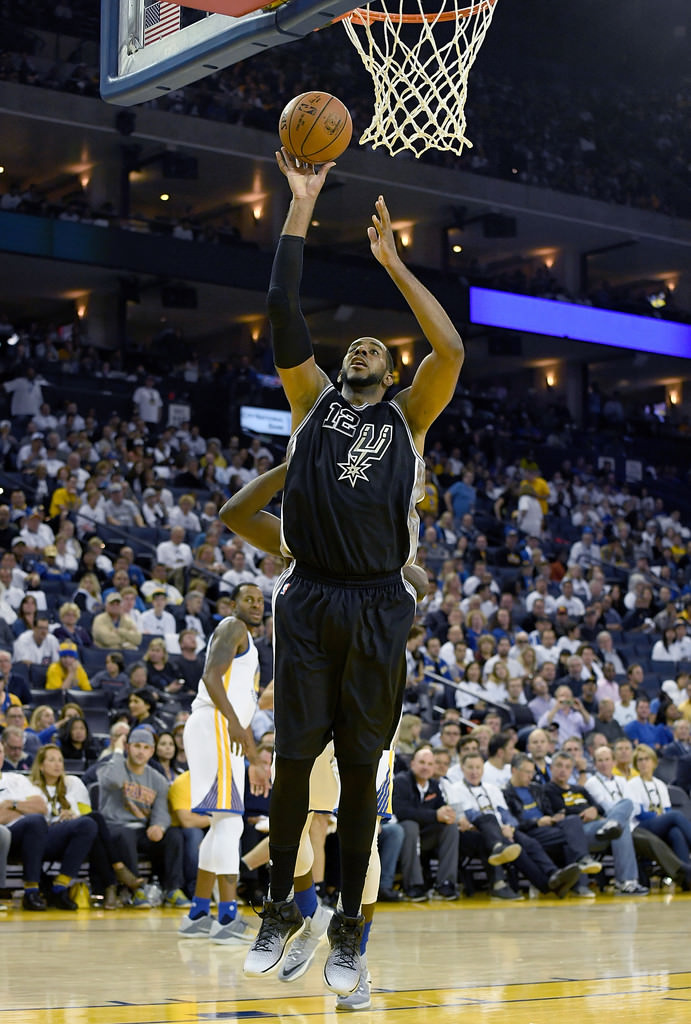 LaMarcus Aldridge rises in the Air Jordan XXX1 "Fine Print"