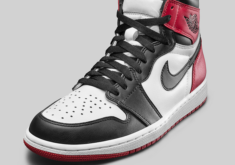 Air Jordan 1 Black Toe