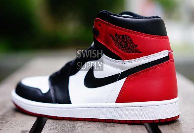 Air Jordan 1 Black Toe 