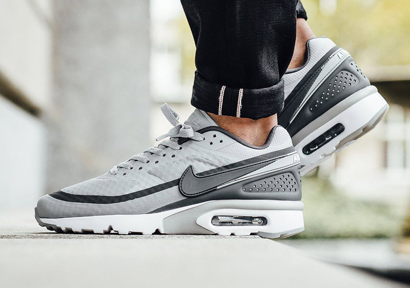 grey air max ultra