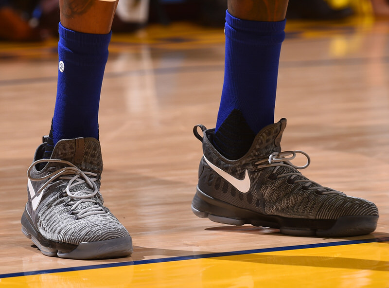 OAKLAND, CA - OCTOBER 25: Shoes of Kevin Durant #35 of the Golden State Warriors during a game against the San Antonio Spurs on October 25, 2016 at ORACLE Arena in Oakland, California. NOTE TO USER: User expressly acknowledges and agrees that, by downloading and or using this photograph, user is consenting to the terms and conditions of Getty Images License Agreement. Mandatory Copyright Notice: Copyright 2016 NBAE (Photo by Noah Graham/NBAE via Getty Images)