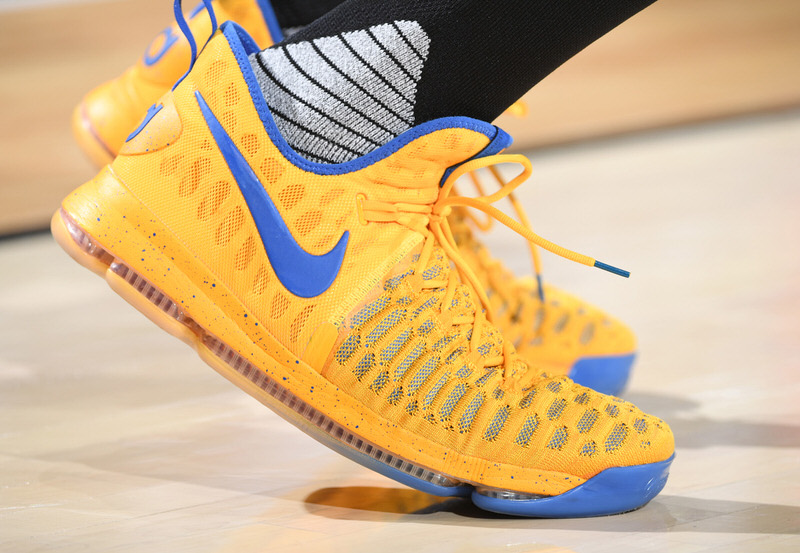 PORTLAND, OR - NOVEMBER 1: The sneakers of Kevin Durant #35 of the Golden State Warriors are seen before the game against the Portland Trail Blazers on November 1, 2016 at Moda Center in Portland, Oregon. NOTE TO USER: User expressly acknowledges and agrees that, by downloading and/or using this photograph, user is consenting to the terms and conditions of the Getty Images License Agreement. Mandatory Copyright Notice: Copyright 2016 NBAE (Photo by Garrett Ellwood/NBAE via Getty Images)