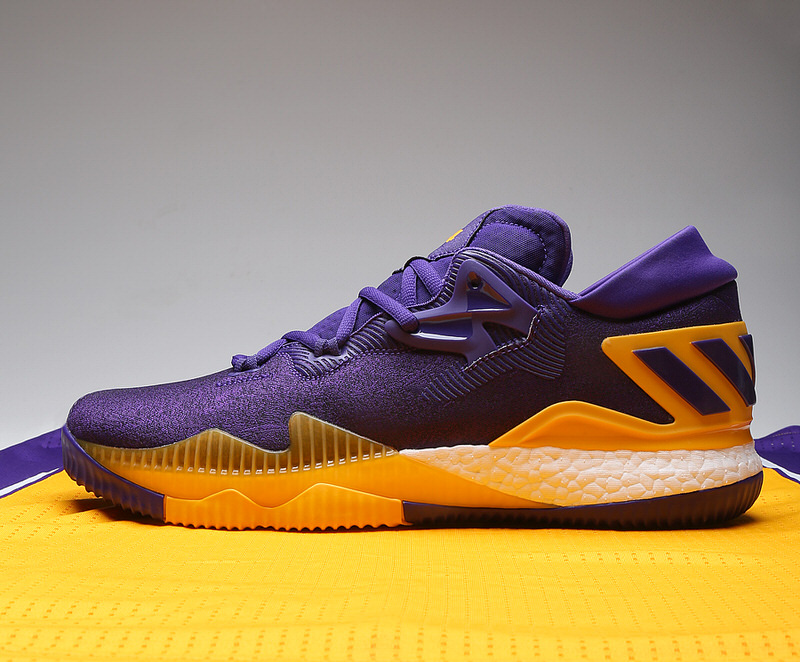 brandon-ingram-adidas-crazylight-boost-2016-pe-lakers-10