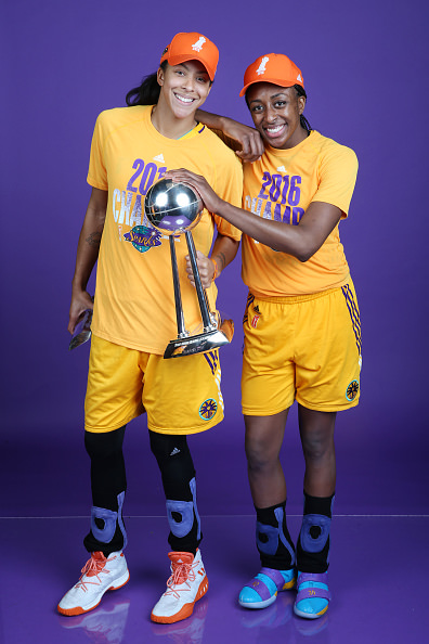 MINNEAPOLIS, MN - OCTOBER 20: Candace Parker #3 and Nneka Ogwumike #30 of the Los Angeles Sparks pose with the WNBA trophy after defeating the Minnesota Lynx in Game Five of the 2016 WNBA Finals on October 20, 2016 at Target Center in Minneapolis, Minnesota. NOTE TO USER: User expressly acknowledges and agrees that, by downloading and or using this Photograph, user is consenting to the terms and conditions of the Getty Images License Agreement. Mandatory Copyright Notice: Copyright 2016 NBAE (Photo by David Sherman/NBAE via Getty Images)