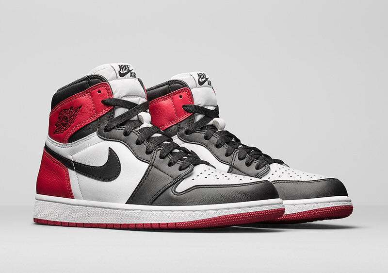 Air Jordan 1 "Black Toe"