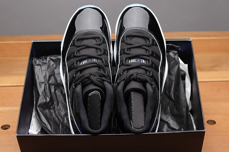 Air Jordan 11 "Space Jam"