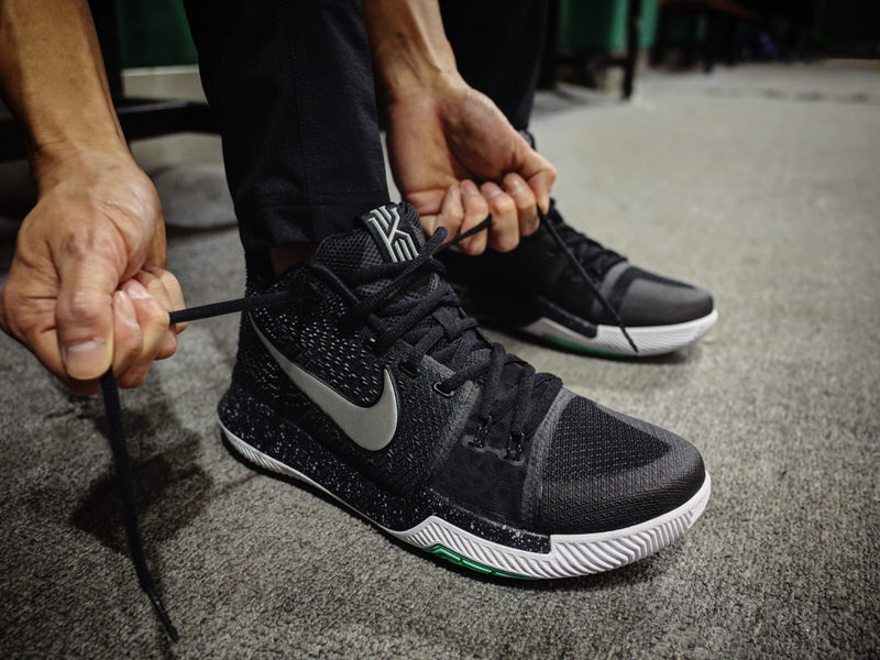 kyrie 3 black black