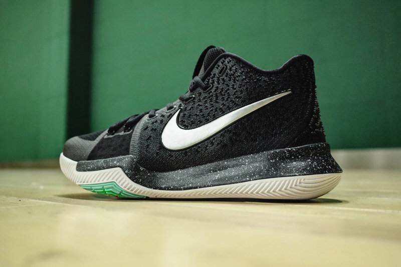 Kyrie 3 store black green
