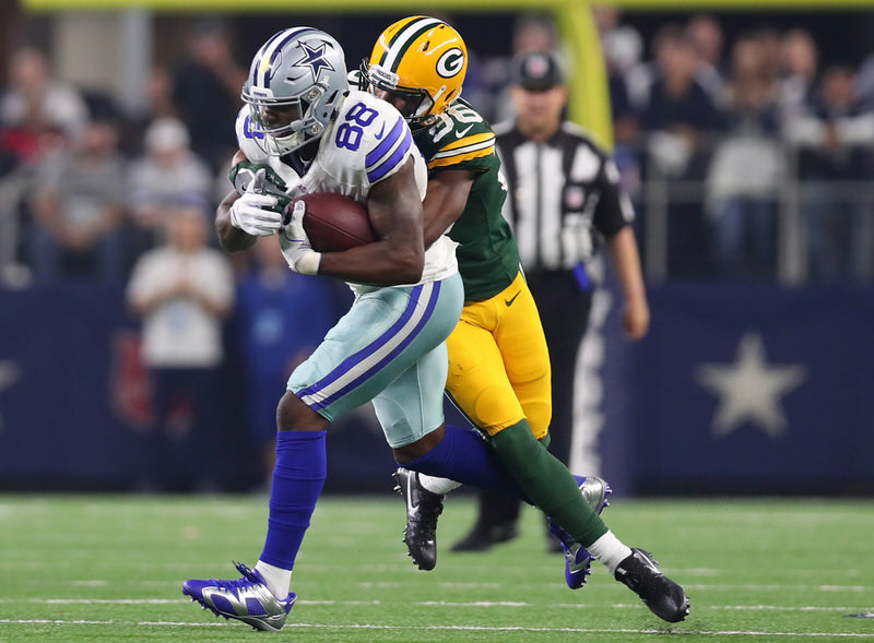 Dez Bryant in his Air Jordan 6 Low Cleat PE