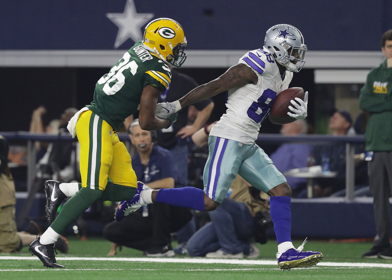 Dez Bryant in his Air Jordan 6 Low Cleat PE