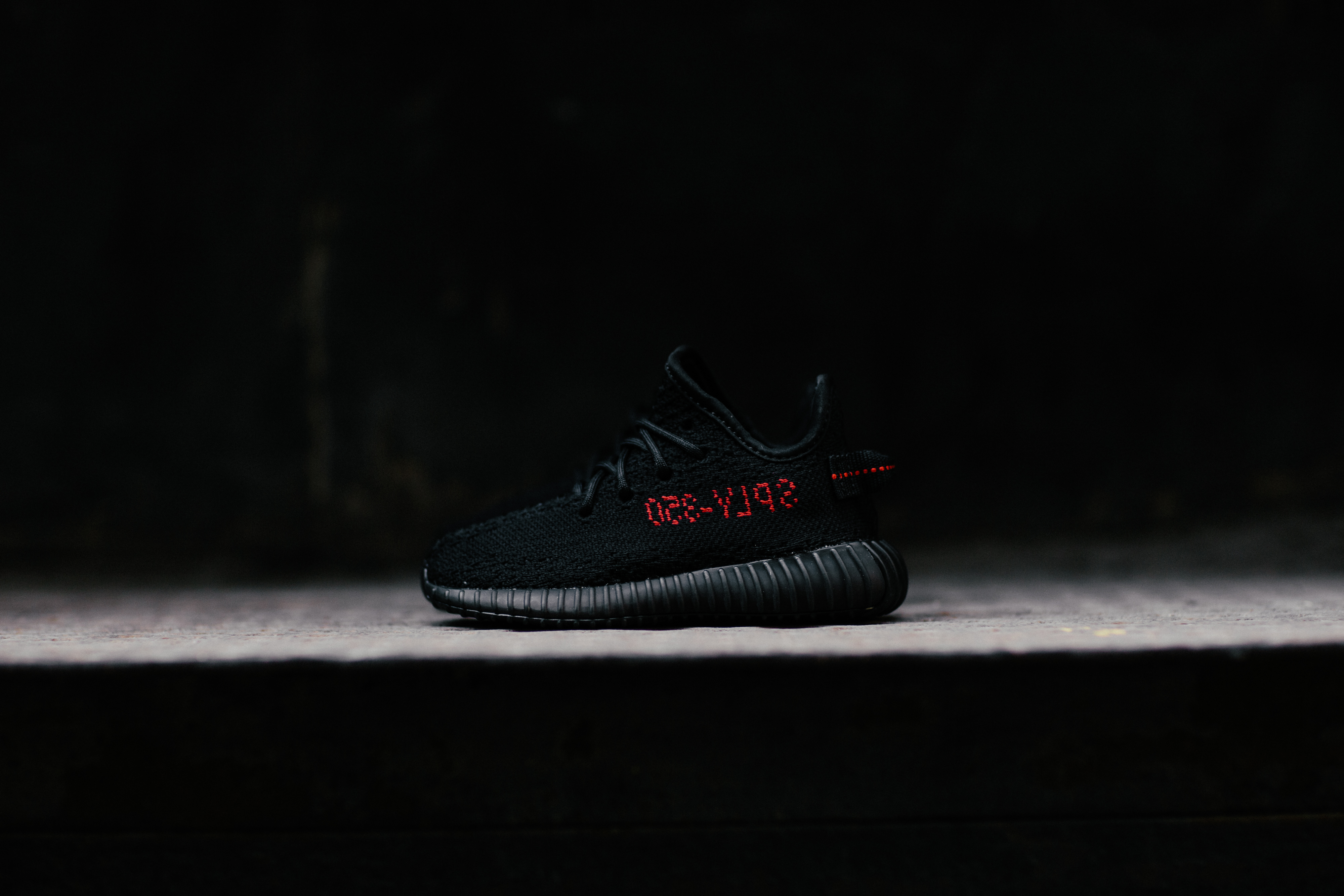 adidas Yeezy Boost 350 V2 Black/Red