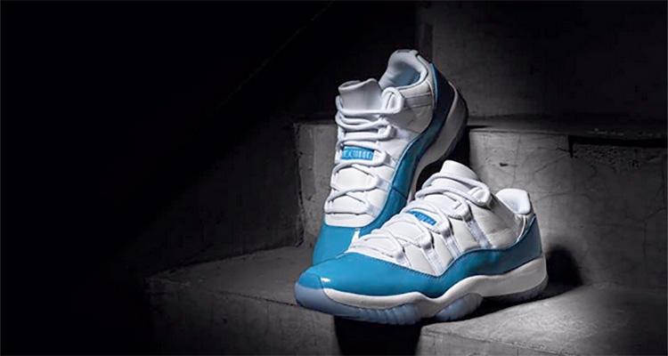 Air Jordan 11 Low "University Blue"