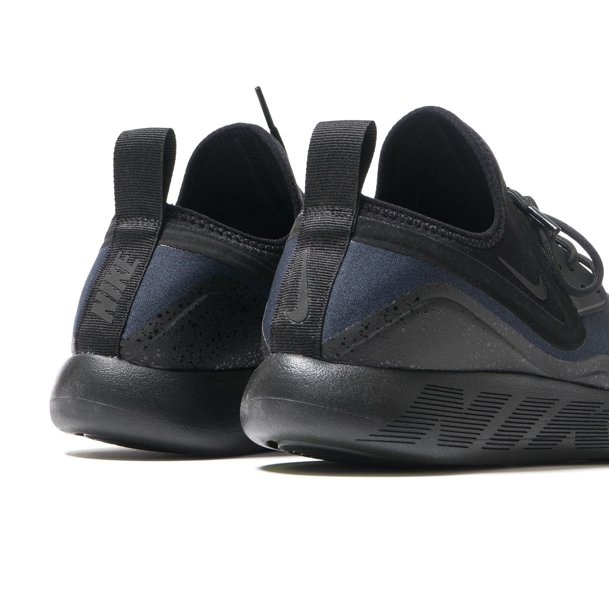 Nike LunarCharge Essential "Dark Obsidian"