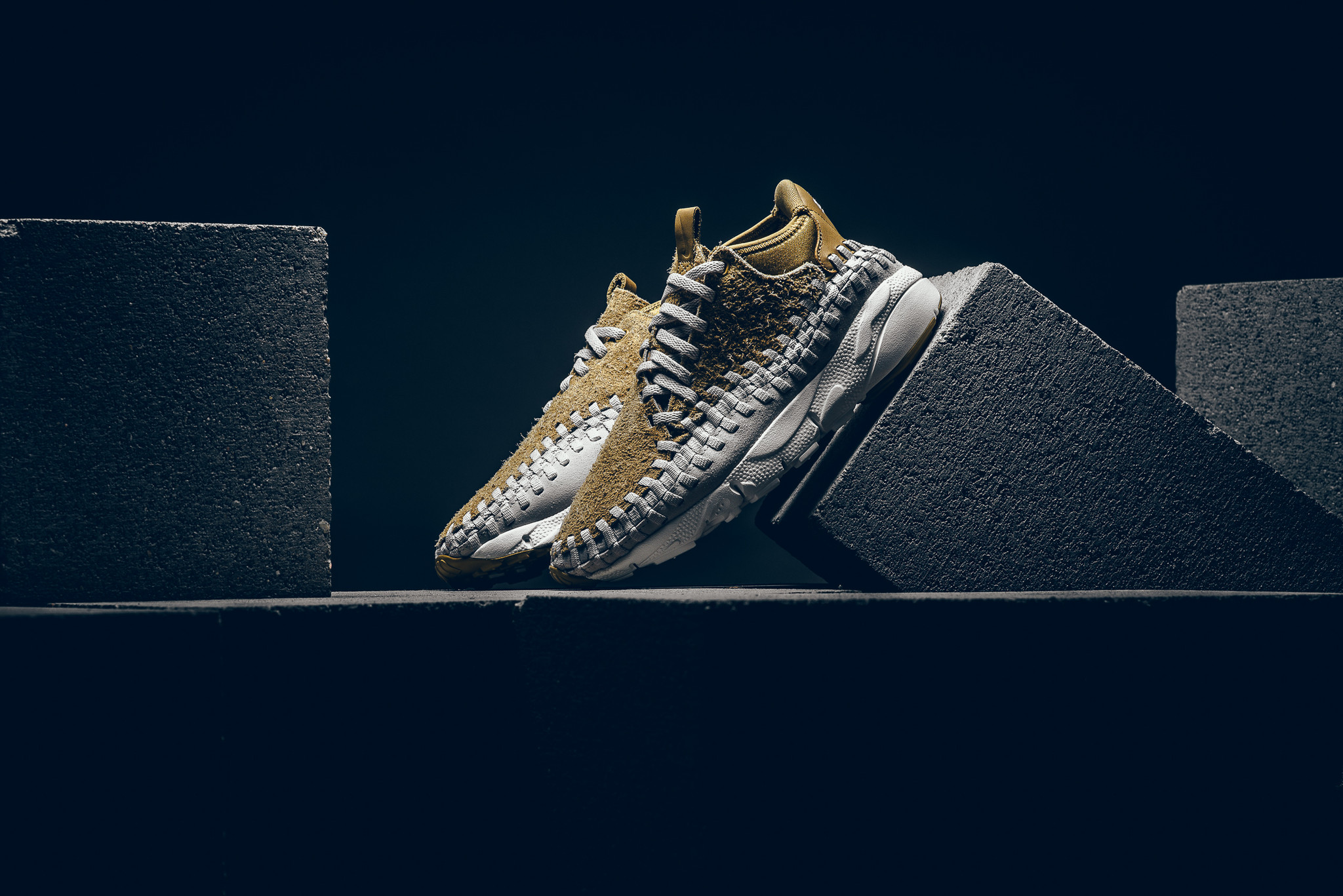 Nike Air Footscape Woven Chukka "Flat Gold"