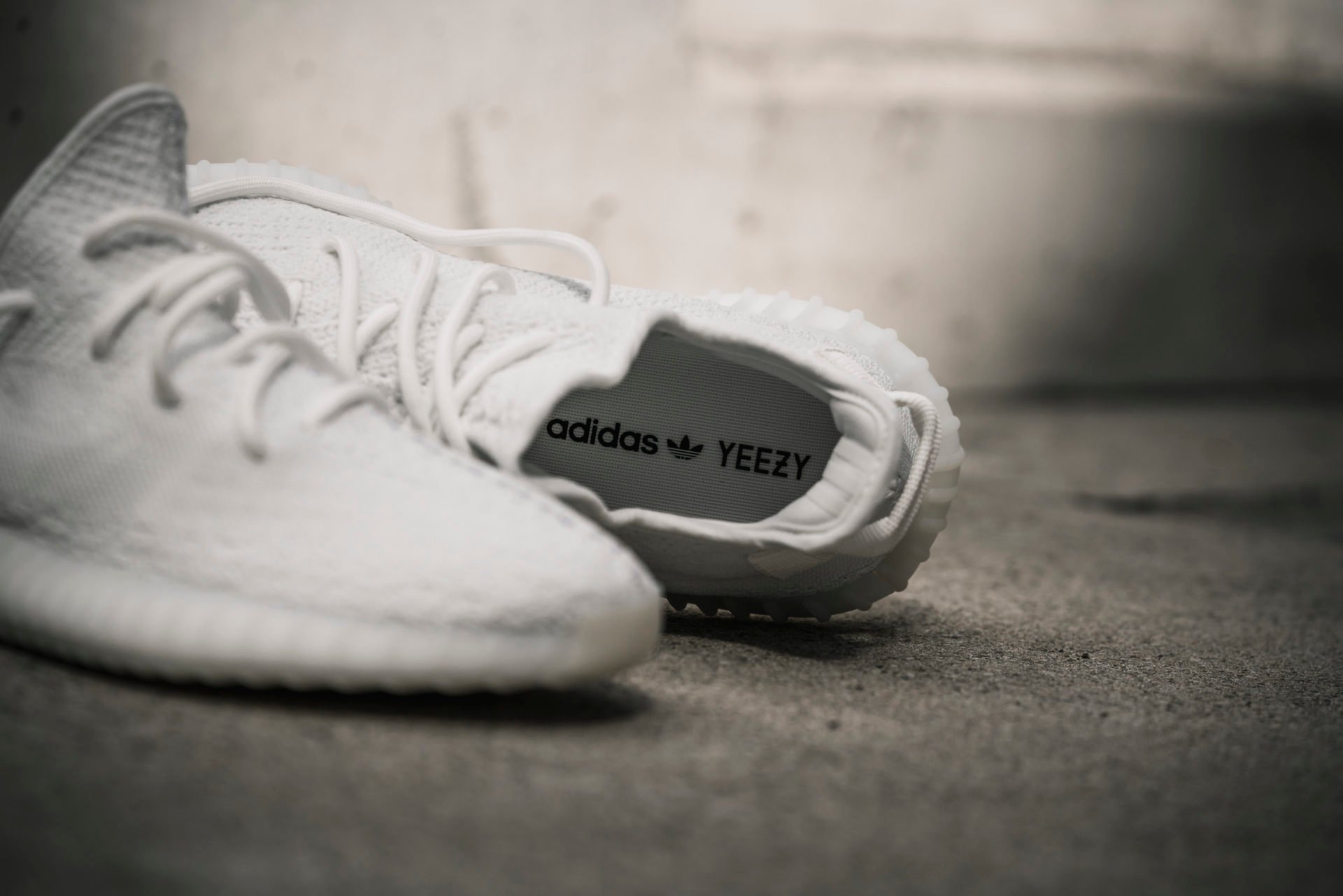 logo recompensa Articulación adidas Yeezy Boost 350 V2 "Cream White" Drops Next Weekend | Nice Kicks