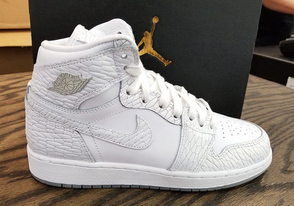 Air Jordan 1 Heiress "Frost White"