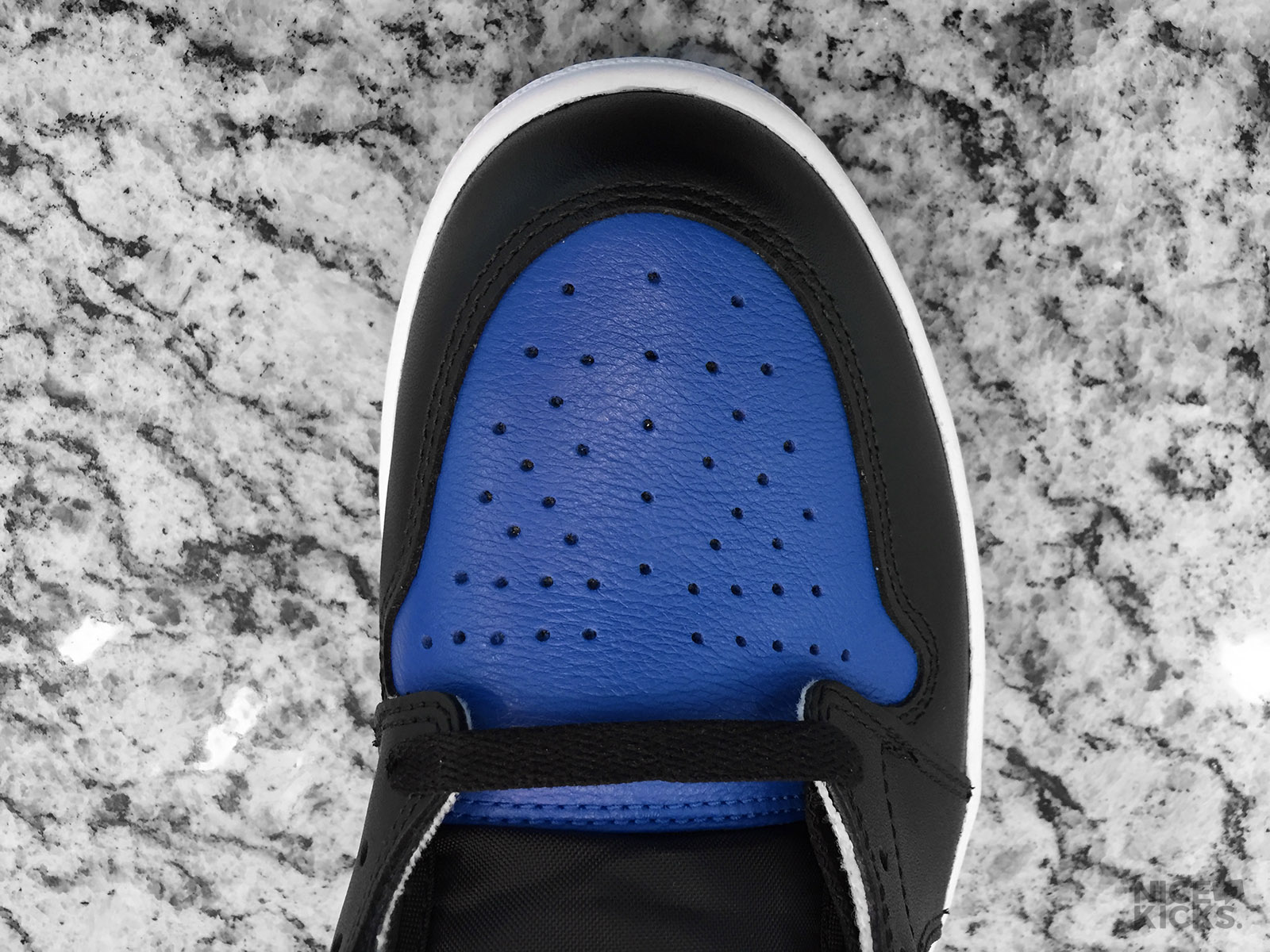 Air Jordan 1 “Royal” – 12/29 pair – right foot