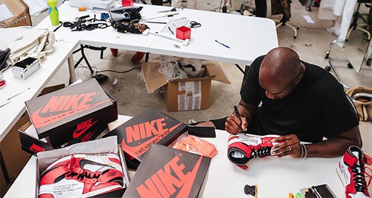 Virgil Abloh Personalizes His Off-White x Air Jordan 1 for Friends and ...