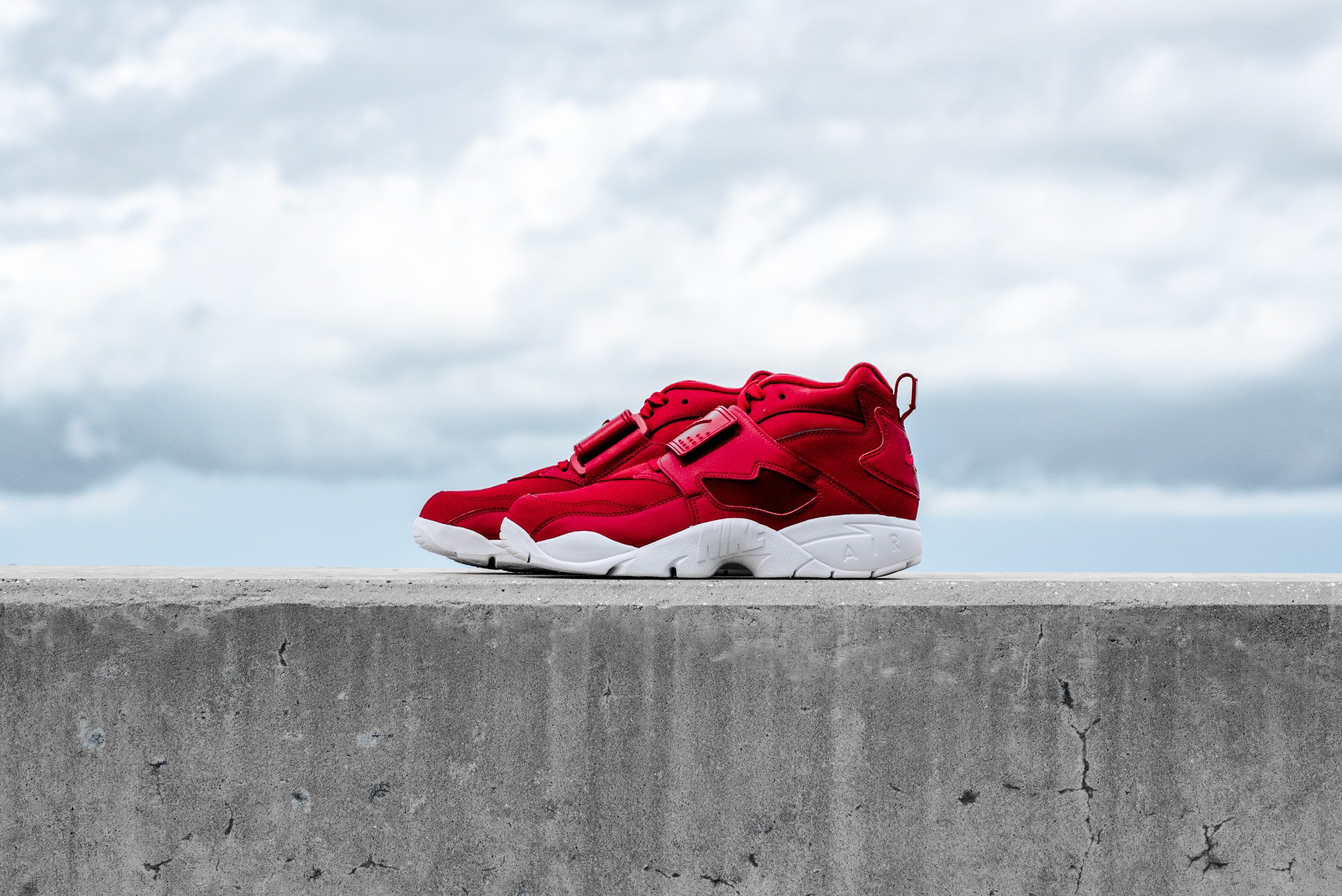 Nike Air Diamond Turf "Gym Red"