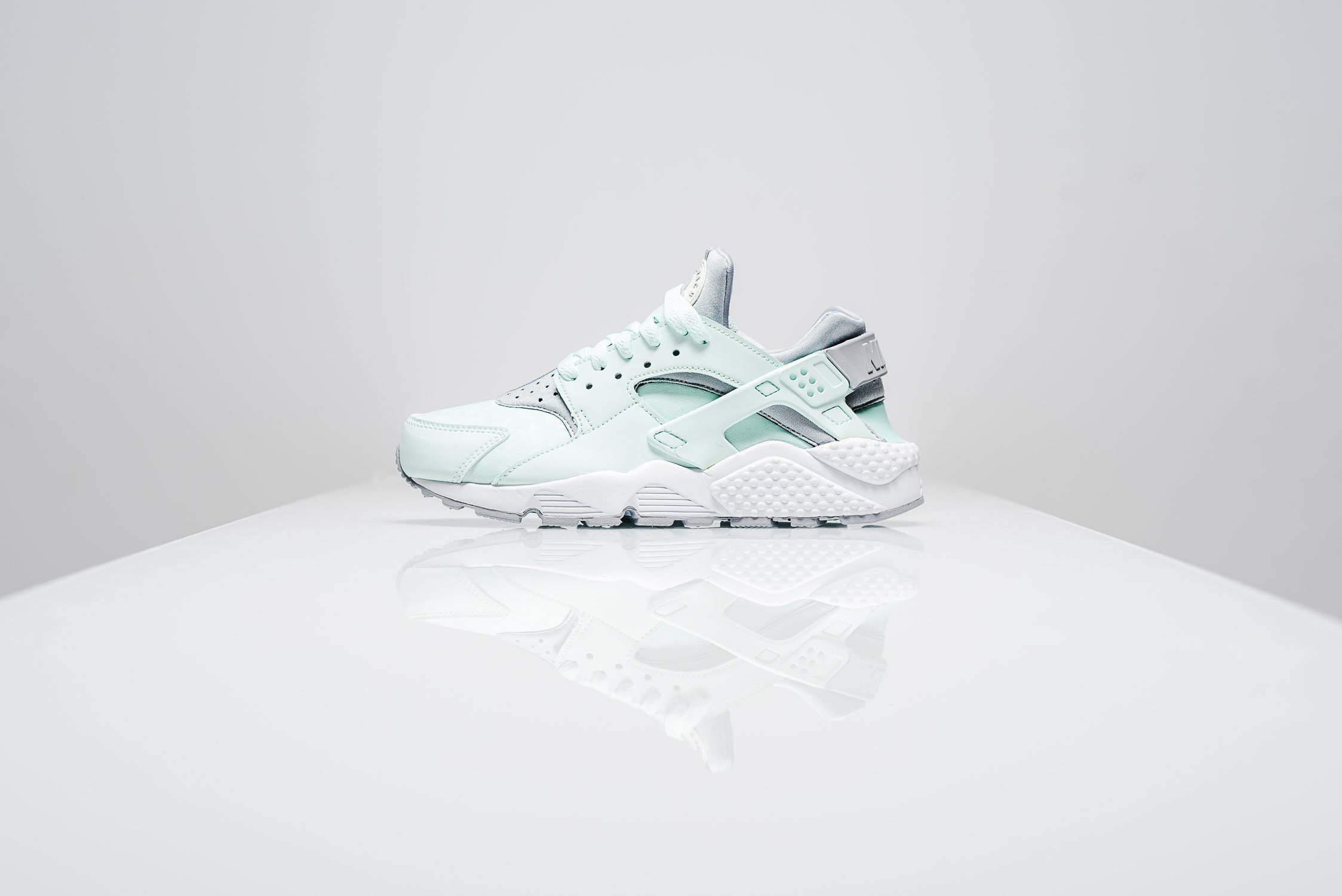 WMNS Nike Air Huarache Igloo/Grey-White