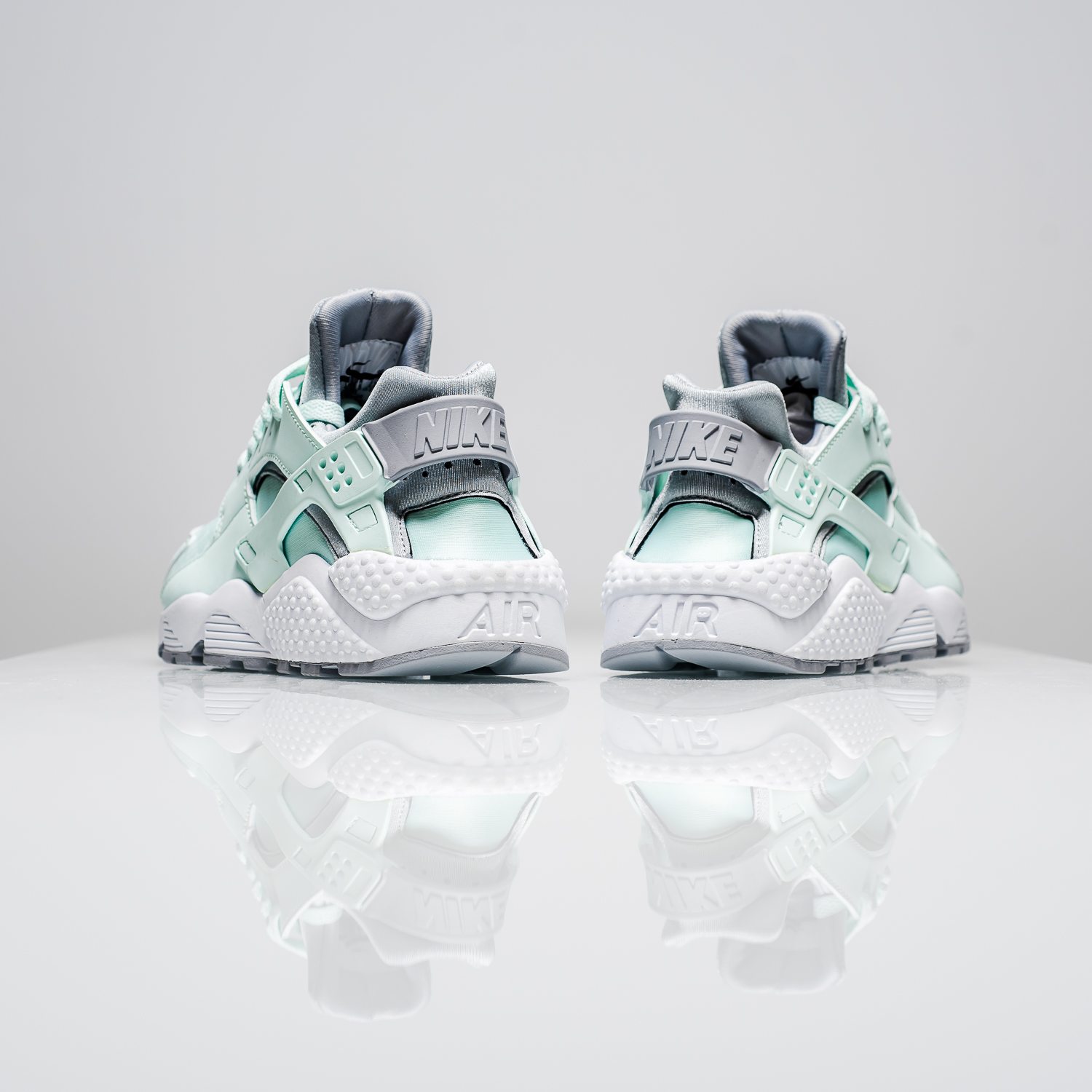 WMNS Nike Air Huarache Igloo/Grey-White