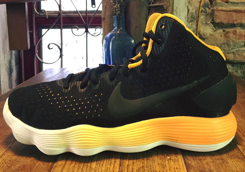 Black and gold hyperdunks cheap