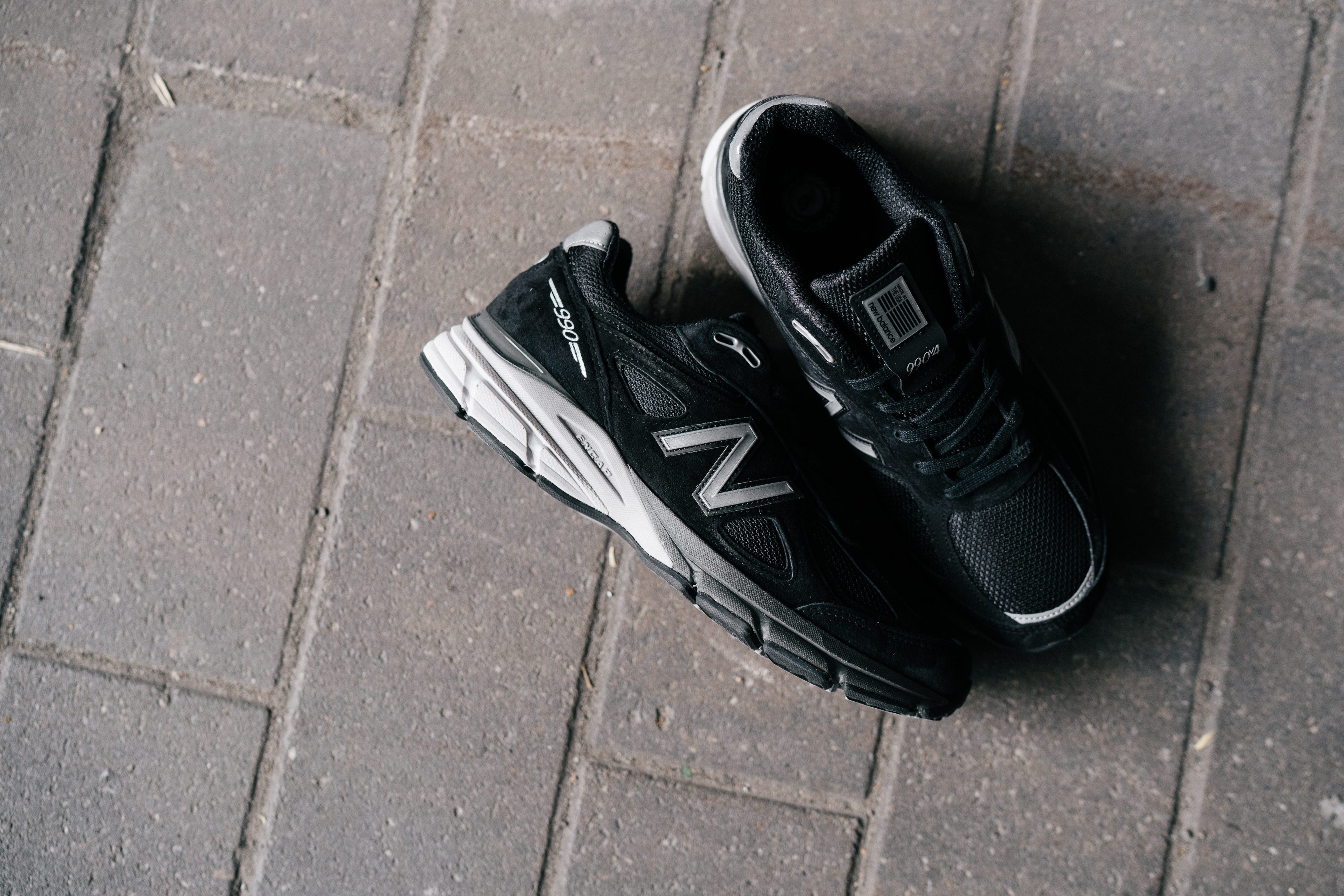 New Balance 990v4