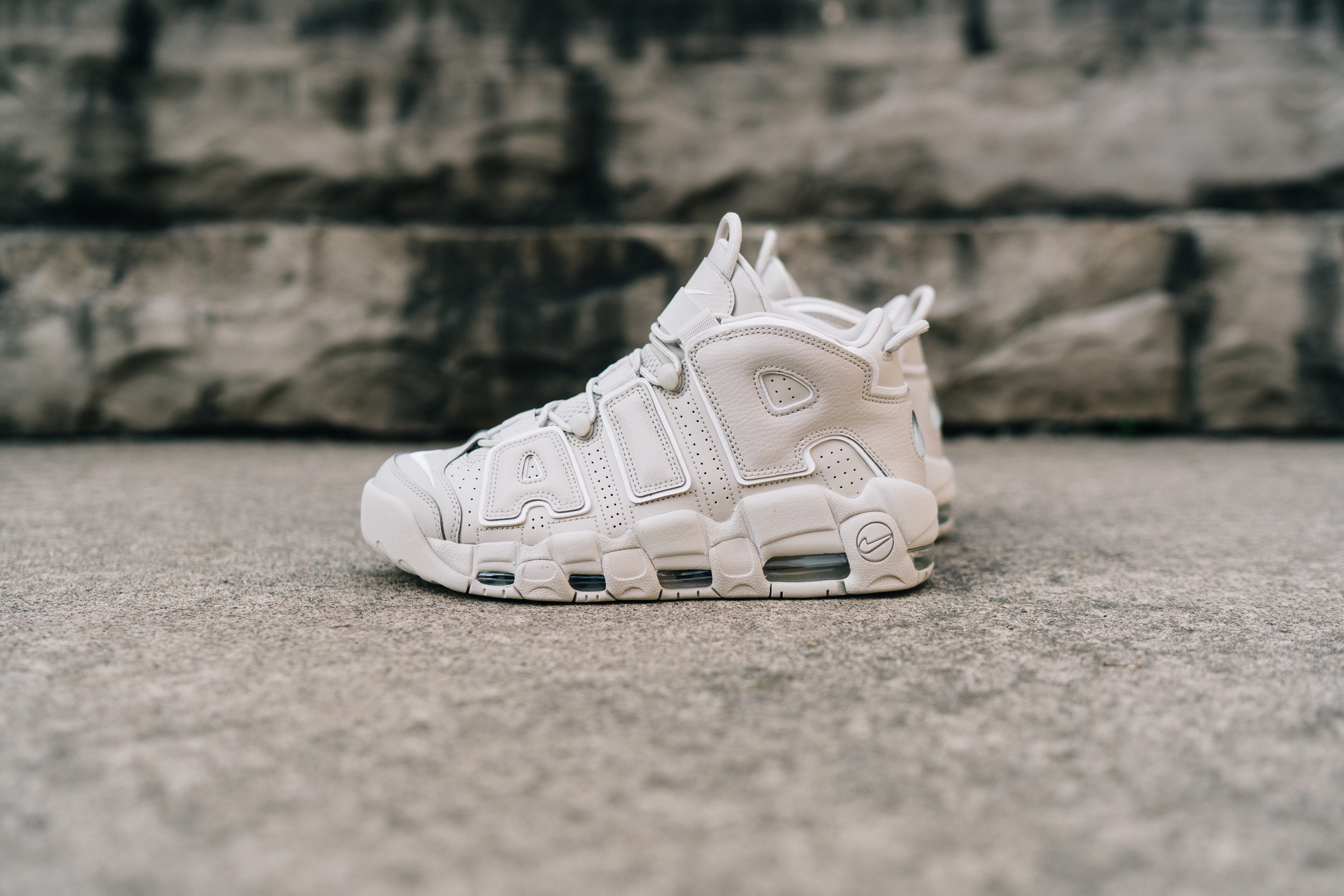 nike uptempo bone