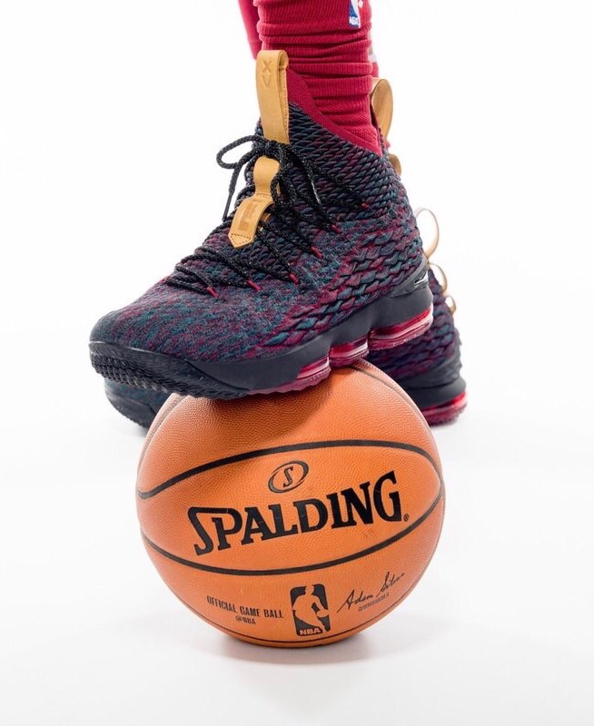 Nike LeBron 15