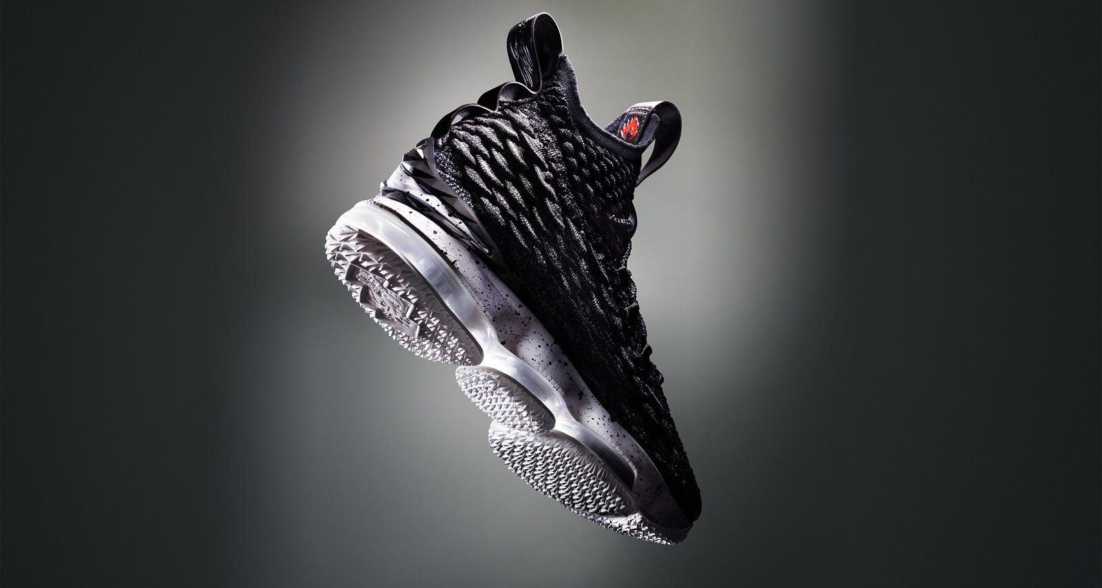 Nike LeBron 15