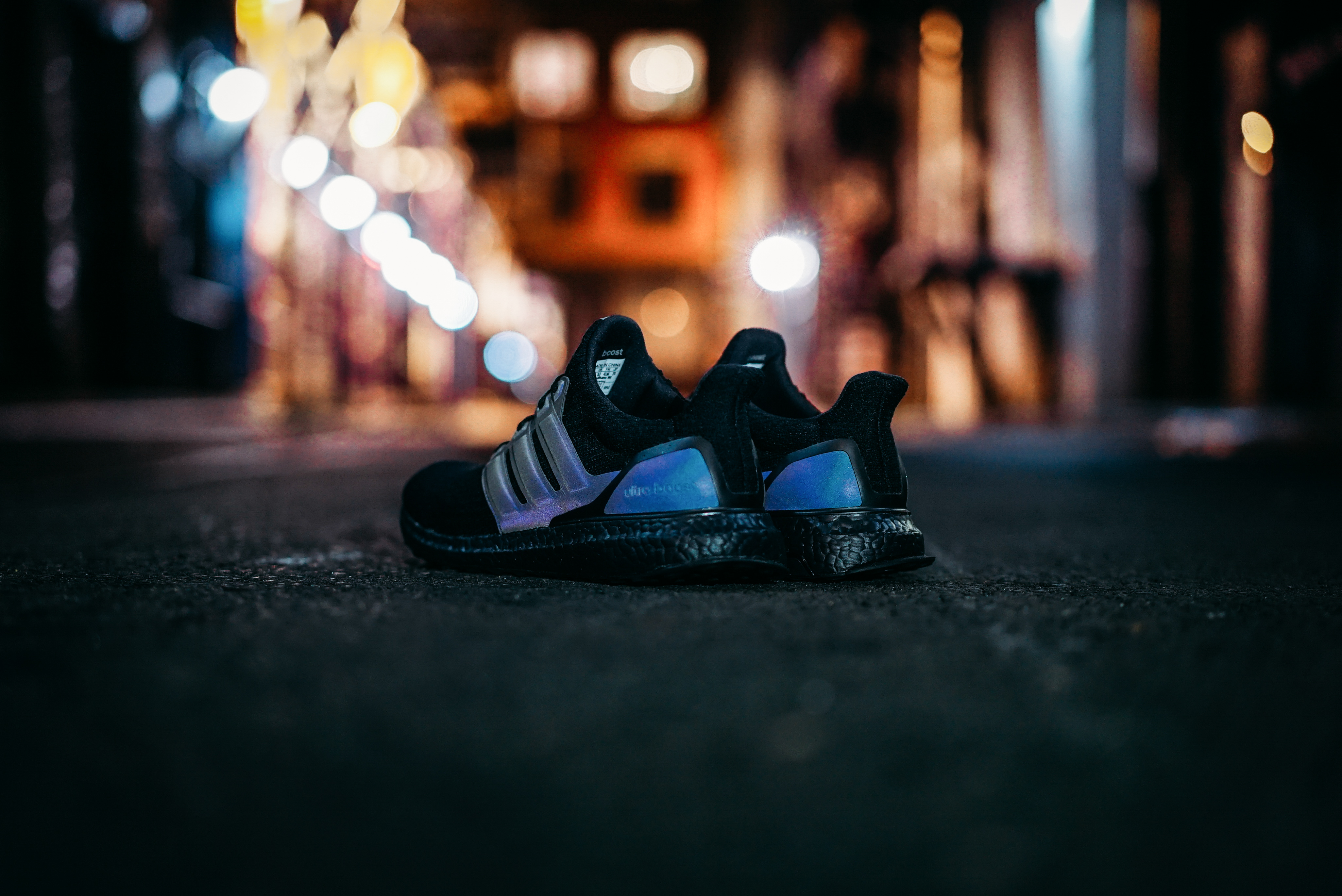 miadidas UltraBOOST XENO