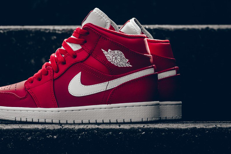 Air Jordan 1 Mid "Gym Red"