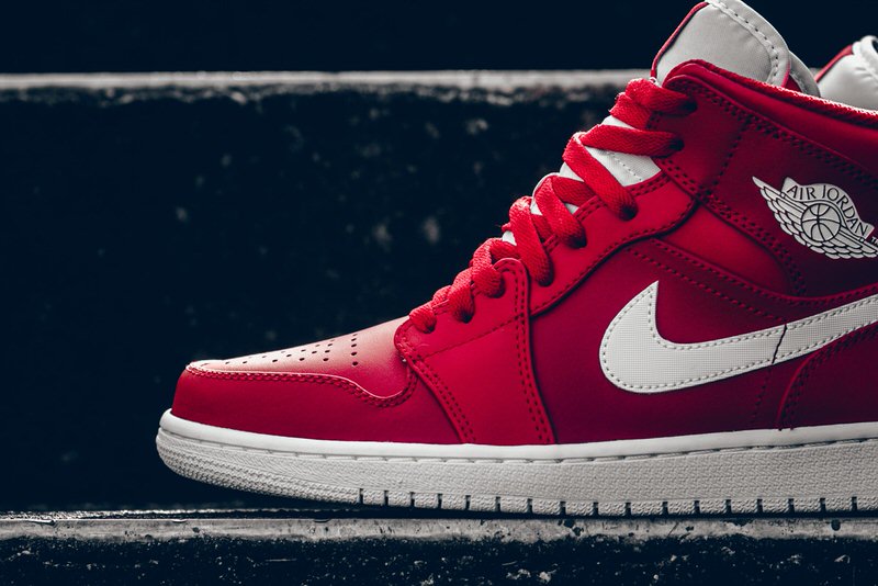 Air Jordan 1 Mid "Gym Red"