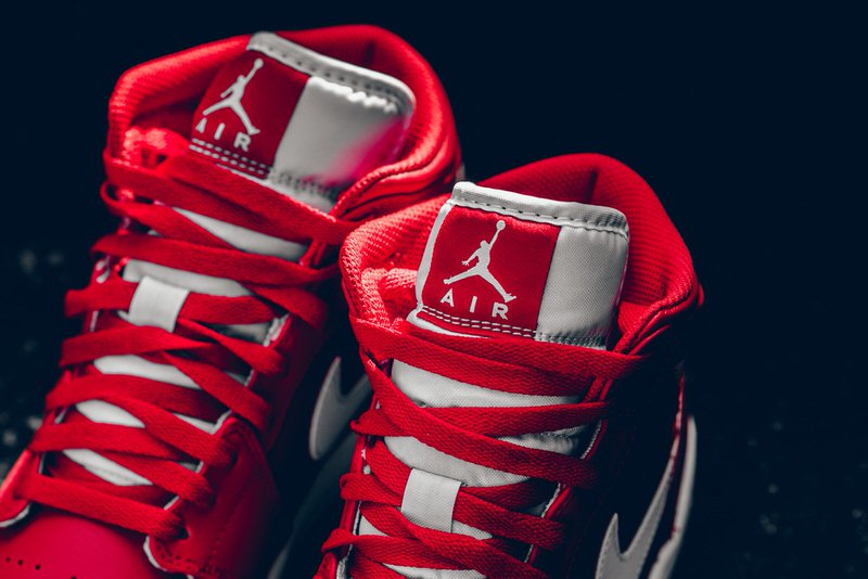 Air Jordan 1 Mid "Gym Red"