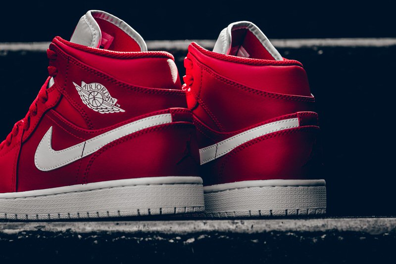 Air Jordan 1 Mid "Gym Red"