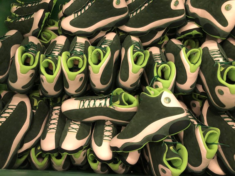 Air Jordan 13 Oregon PE