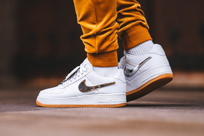 nike air force 1 travis scott swoosh