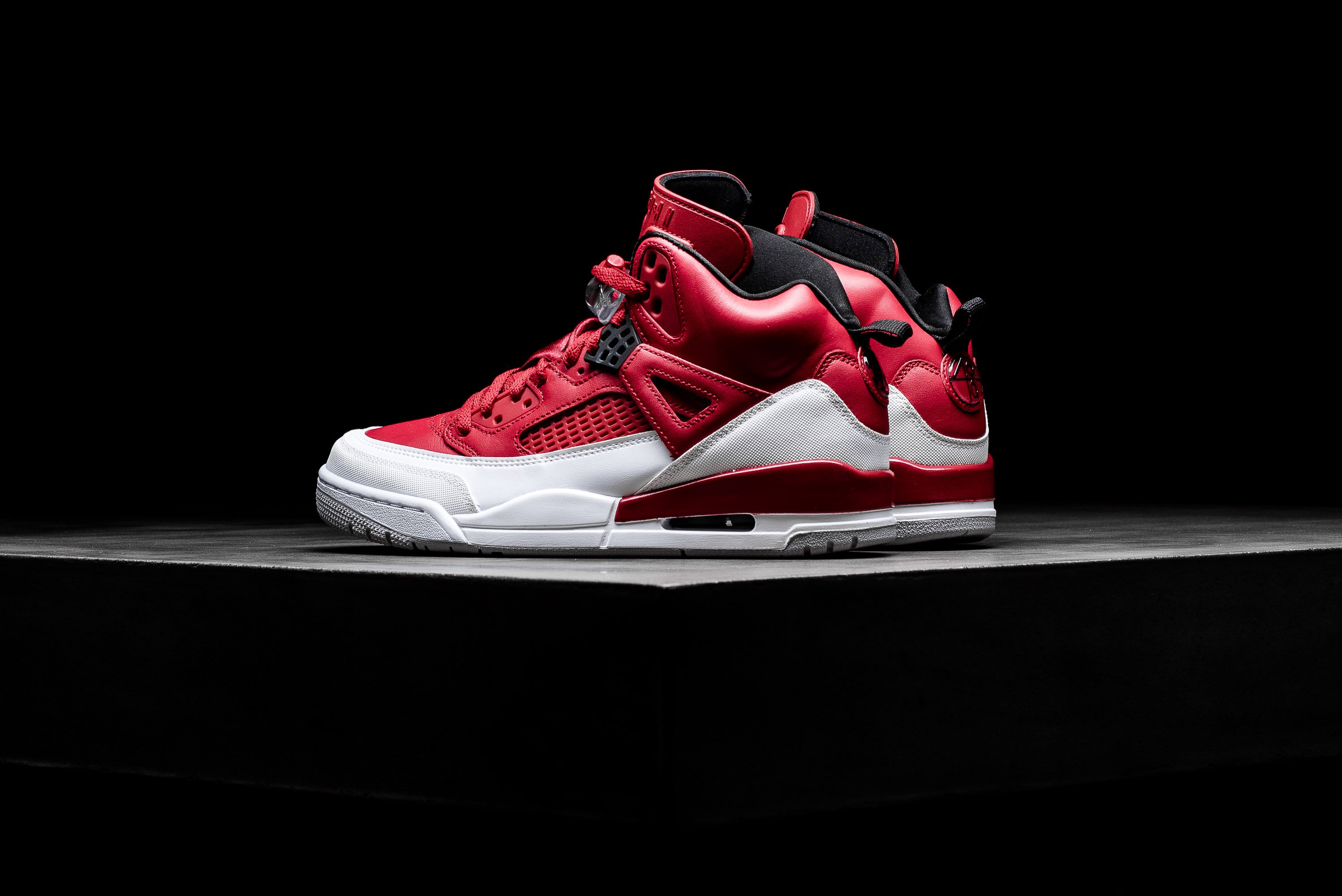 Gym Red Jordan Spizike