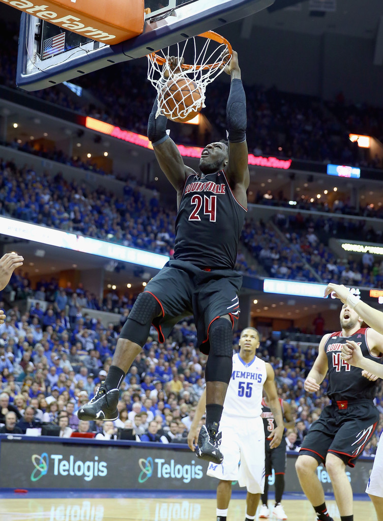 College Kicks on Court Classic Signature Kobes in NCAA Action